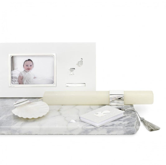 vela de batismo personalizada Topázio 1874 com suporte prateado, estojo com moldura, concha e livro