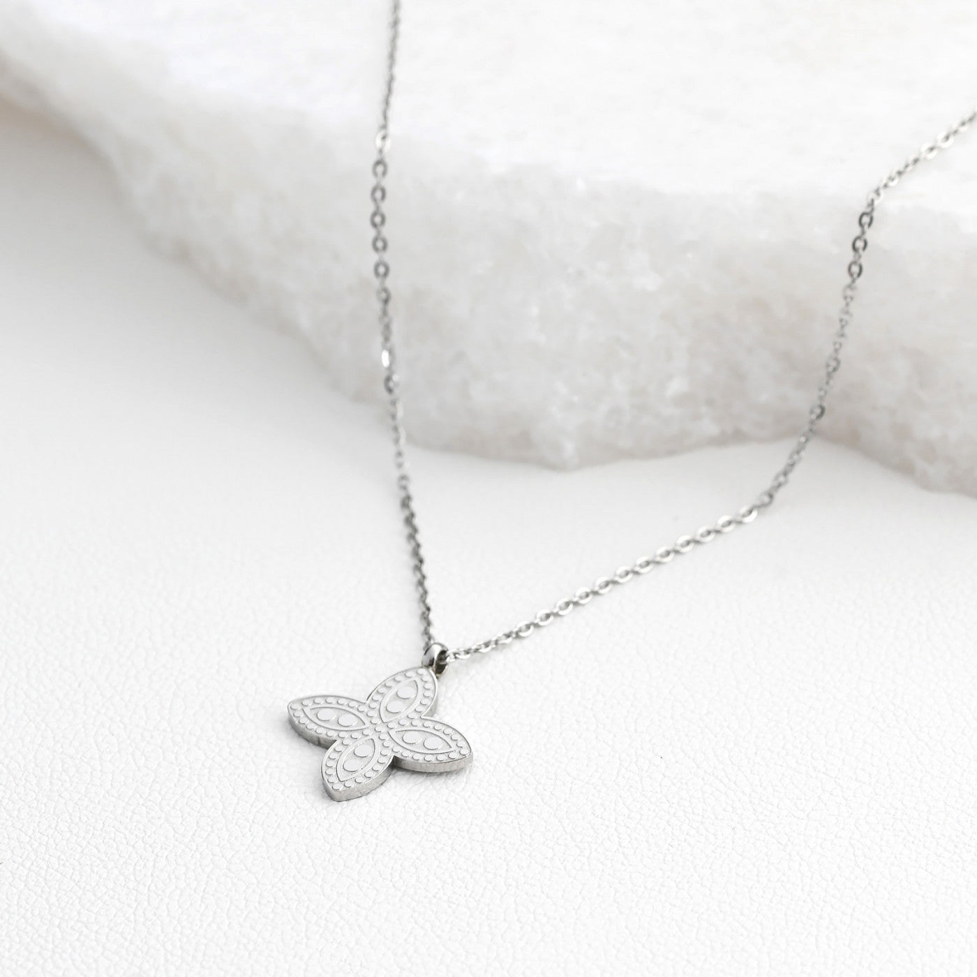 Colar Flor com Madrepérola | Aço Inoxidável | Coleção Stellara