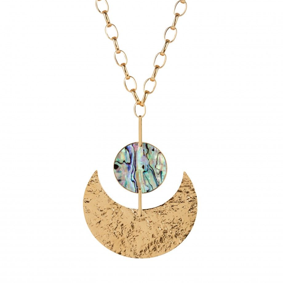 colar Amun-Ra feminino Carmo Joalheiros colar dourado com corrente elos, disco de madrepérola e pendente crescente martelado