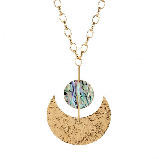 colar Amun-Ra feminino Carmo Joalheiros colar dourado com corrente elos, disco de madrepérola e pendente crescente martelado