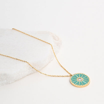 colar em aço roda verde Carmo Joalheiros com corrente dourada e pendente redondo com pedra central brilhante