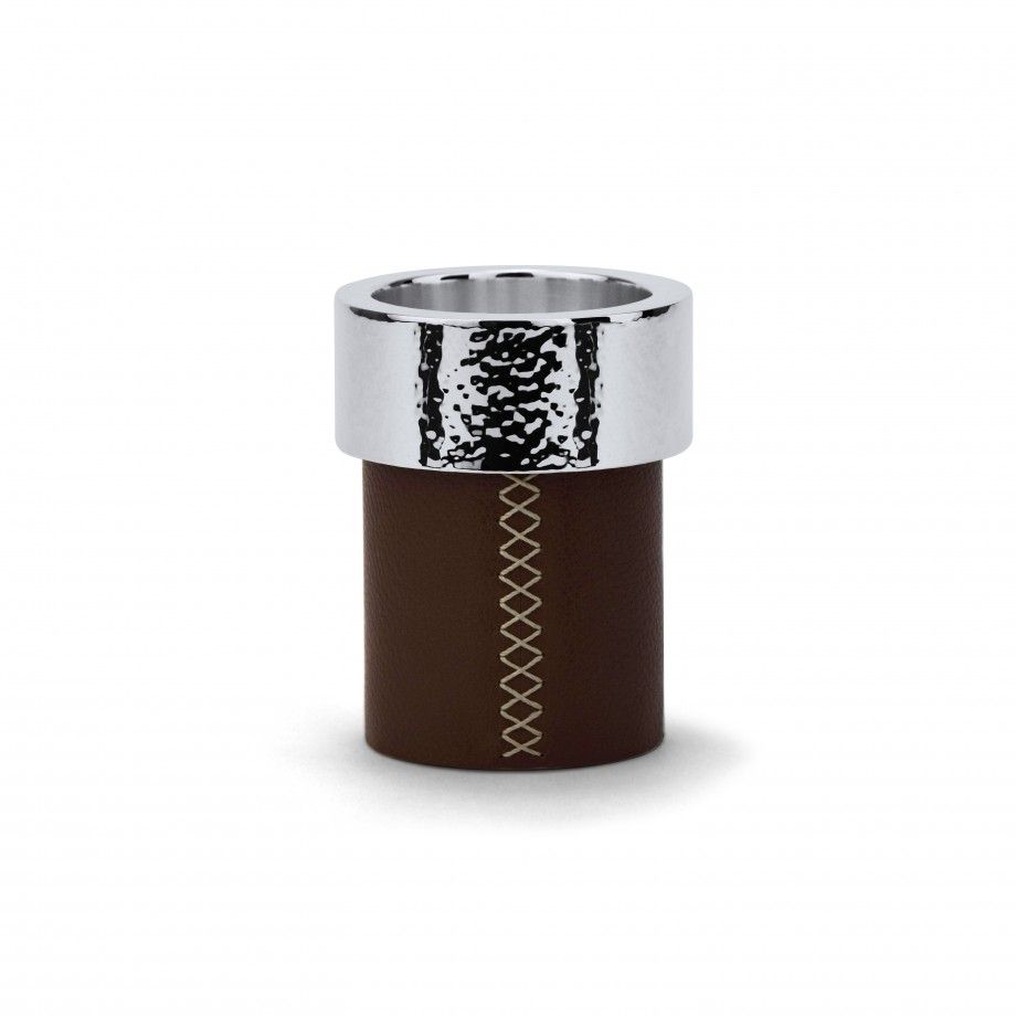 porta canetas luxo Topazio 1874 em couro marrom com costura clara e aro prateado martelado