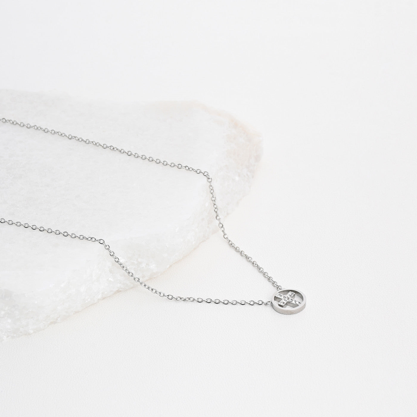 Colar Cruz com Brilhantes | Aço Inoxidável | Coleção Stellara