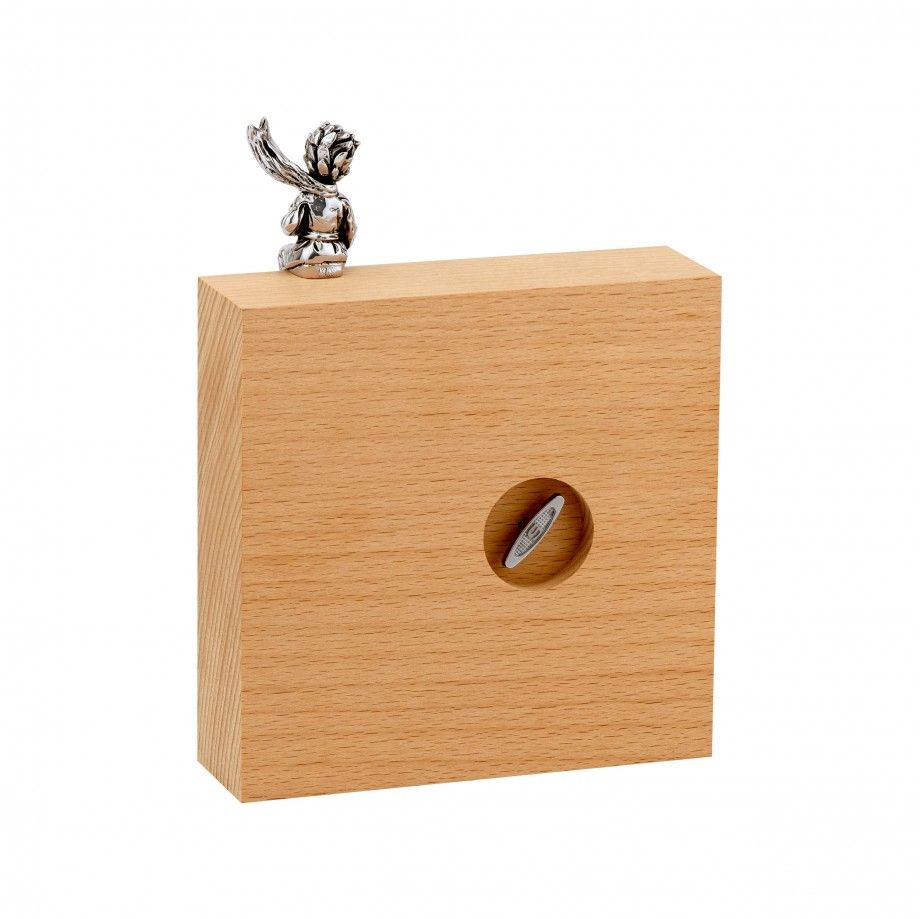 moldura O Principezinho em bloco de madeira com figura prateada do príncipe ideal para exibir joias Carmo Joalheiros