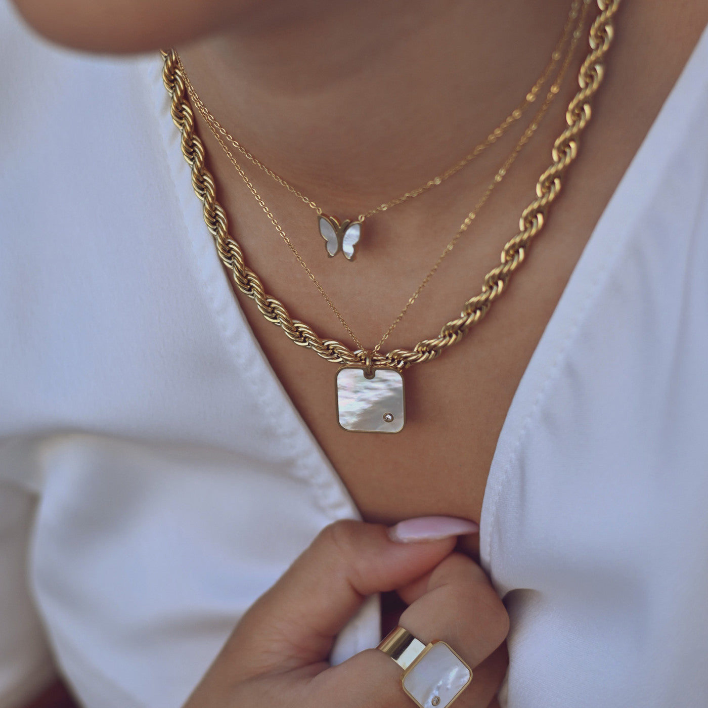 Colar Quadrado com Madrepérola | Aço Inoxidável | Coleção Stellara