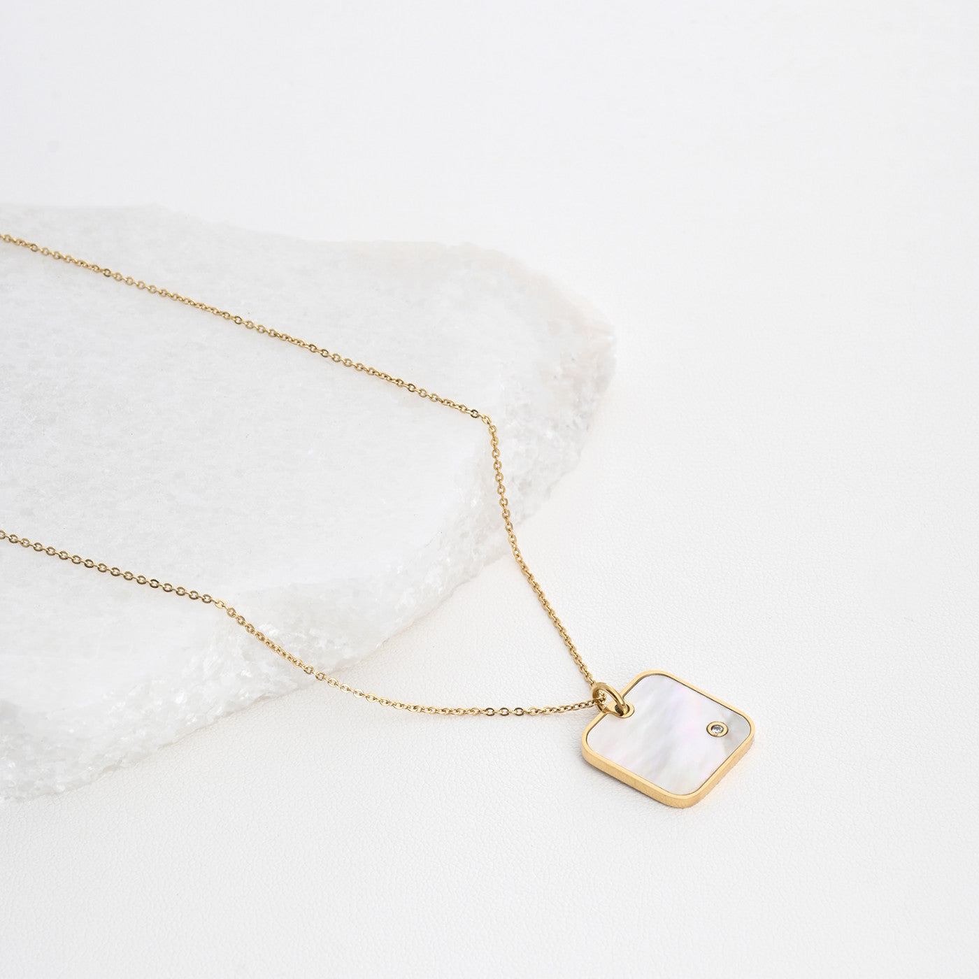 Colar Quadrado com Madrepérola | Aço Inoxidável | Coleção Stellara