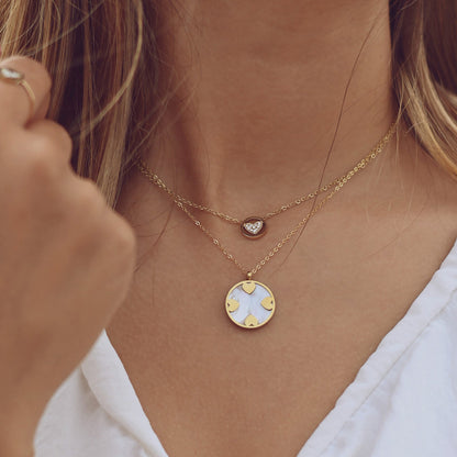 Colar Corações com Madrepérola | Aço Inoxidável | Coleção Stellara